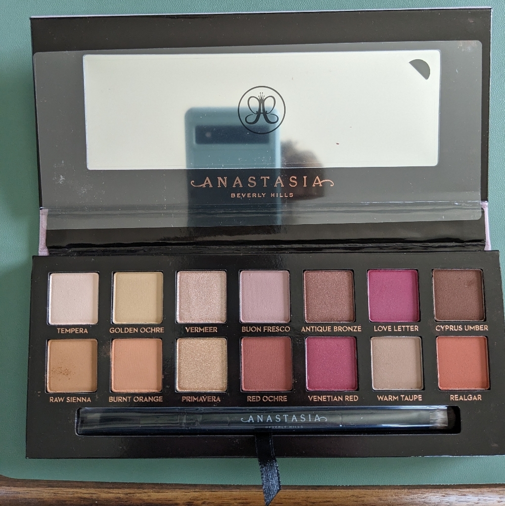 Anastasia Beverly Hills Modern Renaissance Eyeshadow Palette